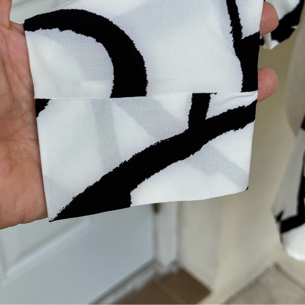 Orchid Haze. Black/White,abstract design Shirt, long sleeves.Smock work … - Picture 5 of 9